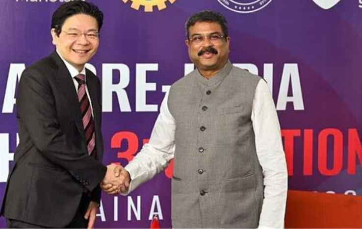 Minister Dharmendra Pradhan and Singapore Deputy PM Lawrence Wong addressing the G20 Singapore-India Hackathon 2023 finale at IIT Gandhinagar
