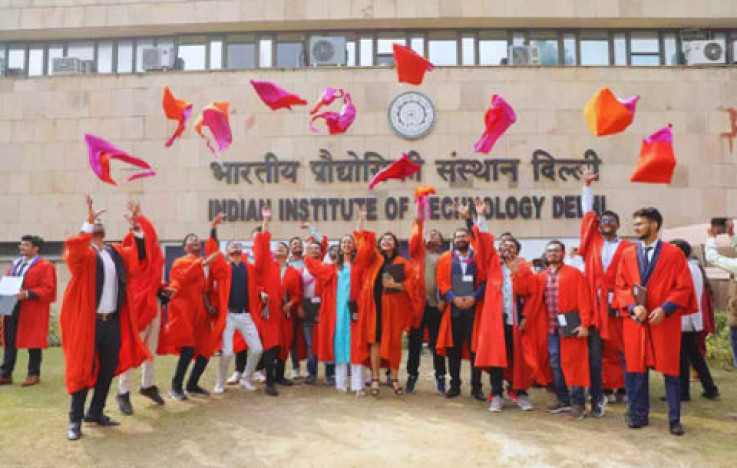 Graduating students at IIT Delhi's 54th convocation ceremony