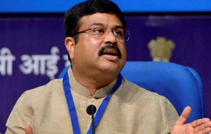 Dharmendra Pradhan addressing the B20 conference