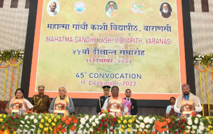 President Attends 45th Convocation of Mahatma Gandhi Kashi Vidyapith