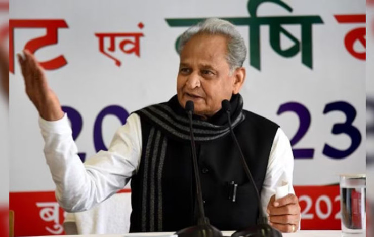 Ashok Gehlot Urges Immediate Distribution of Funds for Rajiv Gandhi Scholarship Scheme
