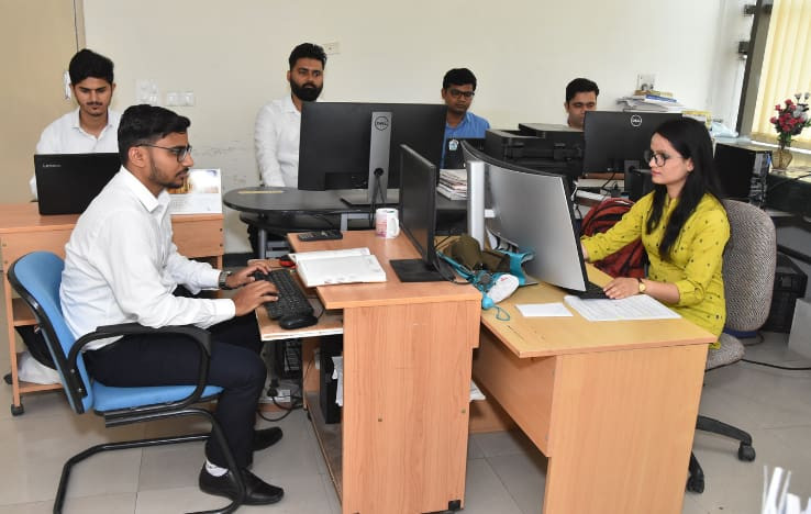 IIT Roorkee Revamps Post-Graduate Curriculum to Foster Project-Oriented Learning