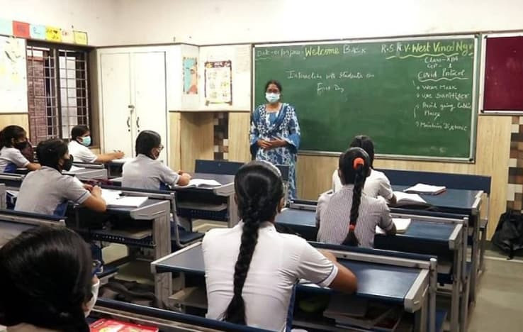 30 Crore Students in India’s Educational Institutions Claims Economic Survey