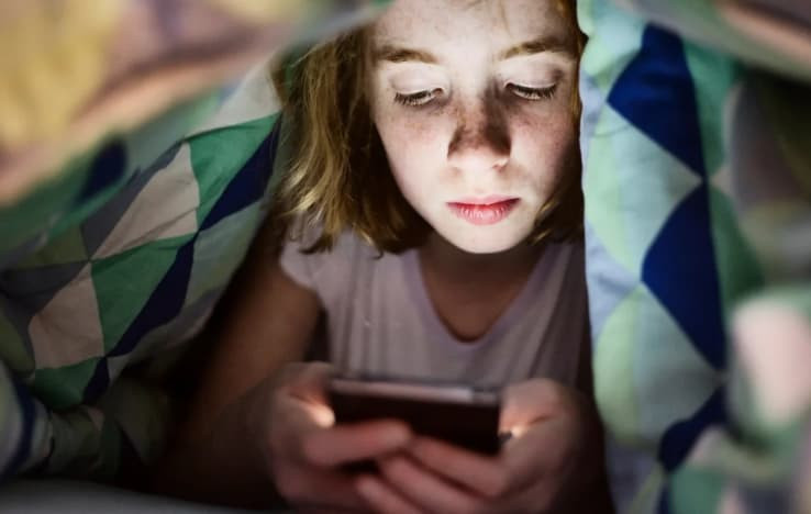 France Takes Action Against Screen Addiction