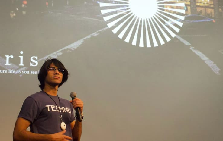 Iris wearable device designed by Advait Paliwal, capturing moments every minute.