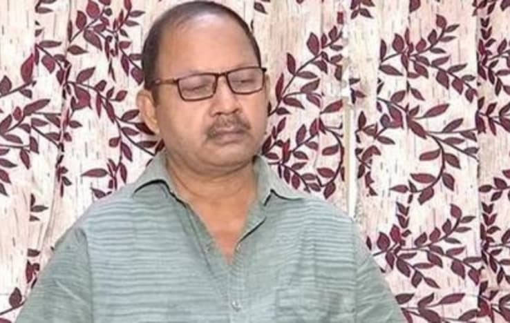 Inspiring! 64-Year-Old Retired SBI Employee Clears NEET
