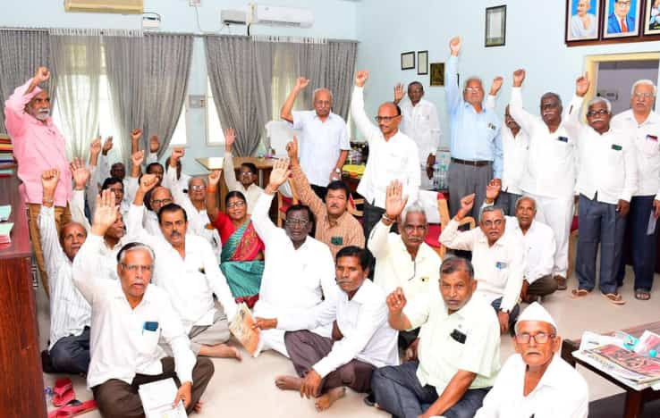 Karnatak University Retirees Protest Delayed Pensions